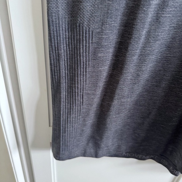 Lululemon Metal Vent Tech S/S Shirt
Charcoal Gray Sz 2XL Training Gym Running - Picture 9 of 10